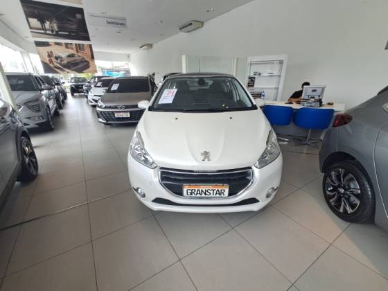 PEUGEOT 208 1.6 GRIFFE 16V FLEX 4P AUTOMÁTICO PEUGEOT 208 1.6 GRIFFE 16V FLEX 4P AUTOMÁTICO